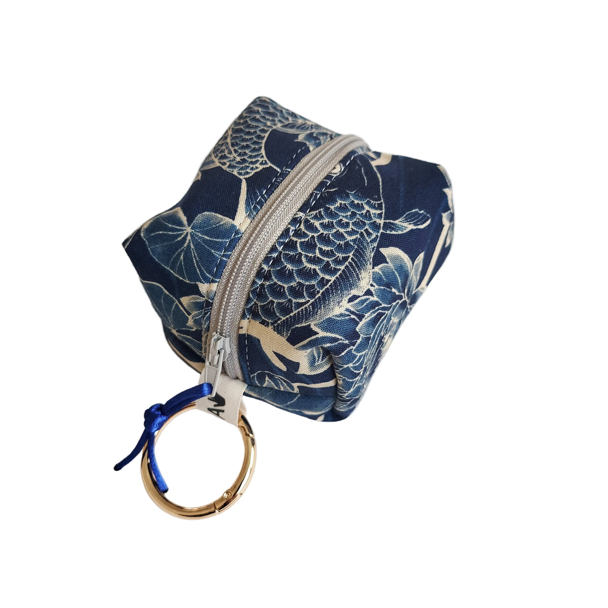 Mini charm azul carpas