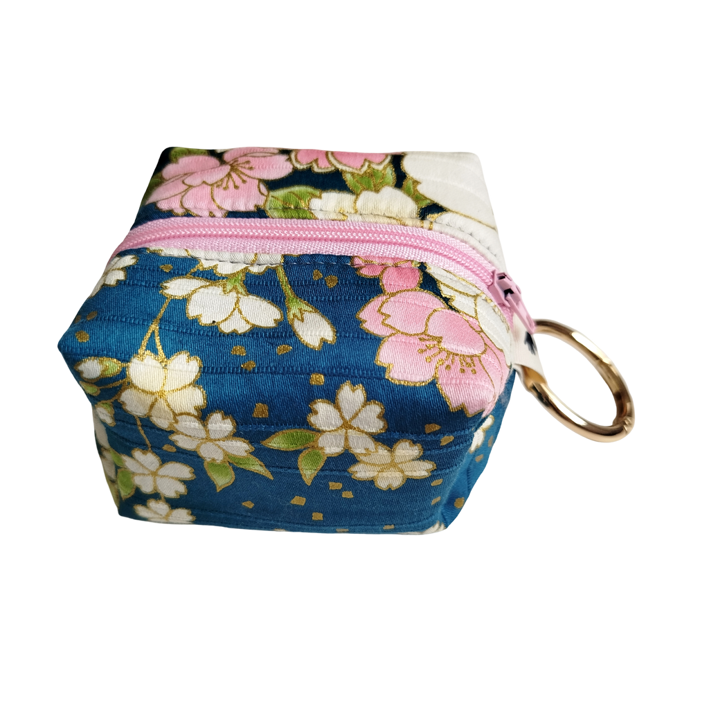 Mini charm satin azul flor rosa