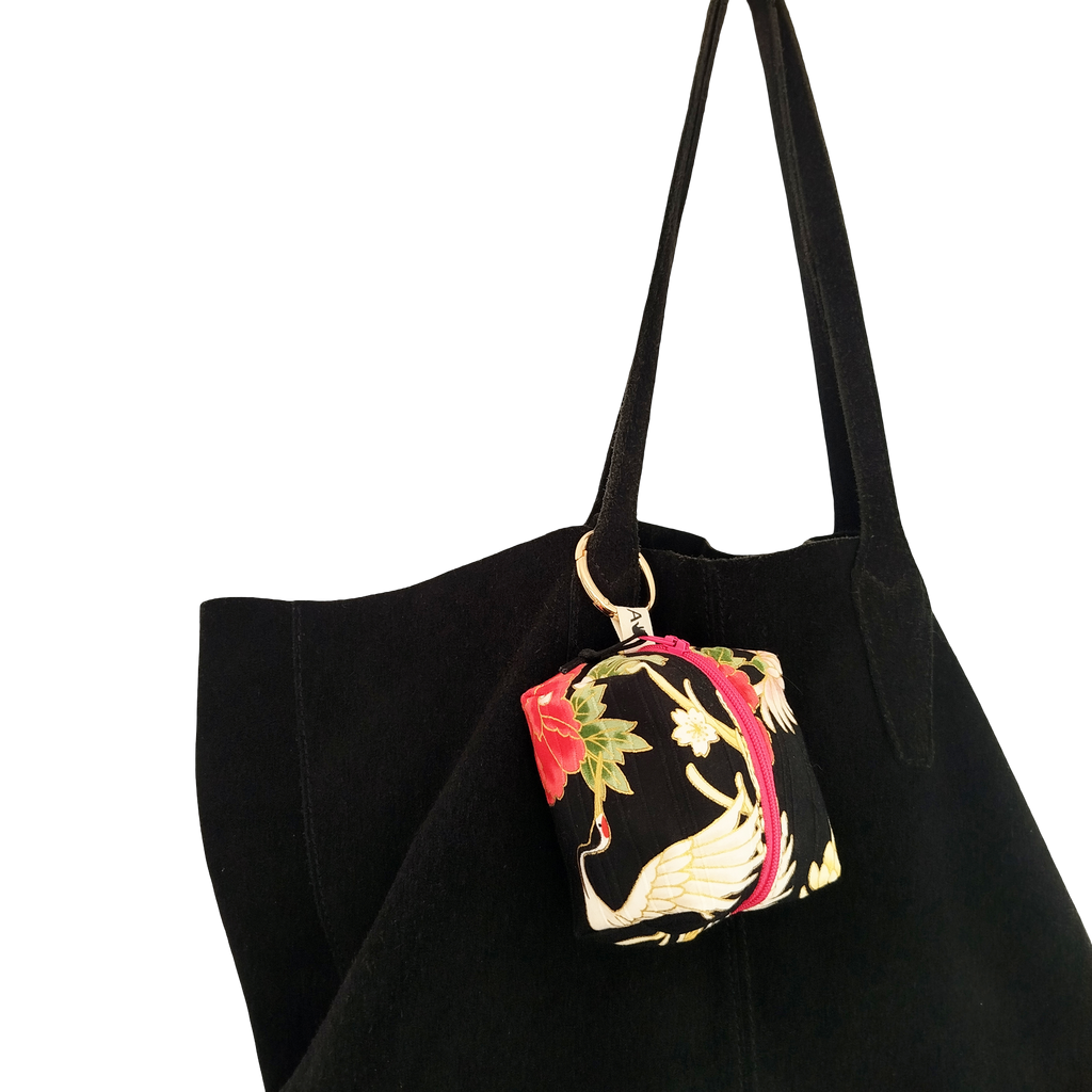 Mini charm satin negro grulla