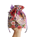 Bombonera lila grullas y flores